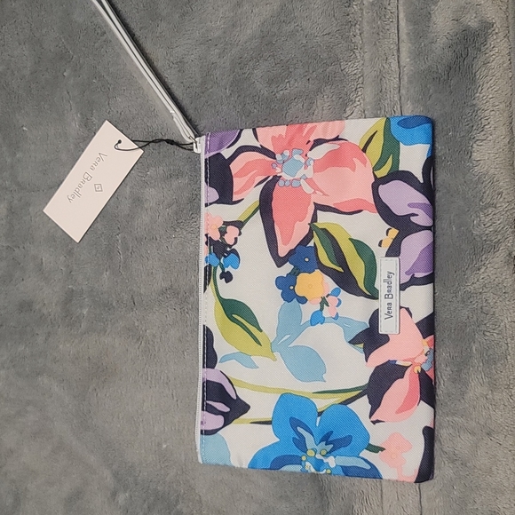 VERA BRADLEY LIGHTEN UP WRISTLET: Marian Floral: "lei'd back days await": NWT - Picture 4 of 5